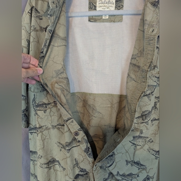 Cabela's 2XL fishing shirt in green with fish graphics and back vent panel - Picture 11 of 14